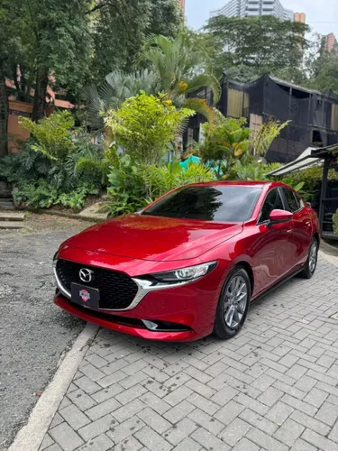 Mazda 3 Touring híbrido 2025