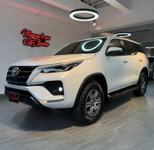 Toyota Fortuner SR 2023