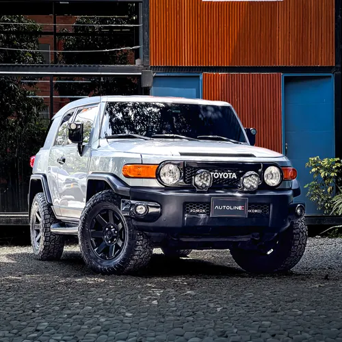 Toyota FJ Cruiser 2011