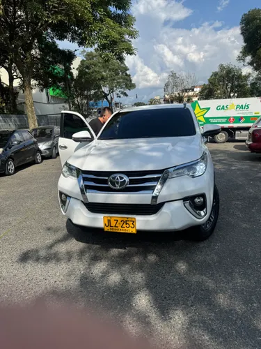 Se vende Toyota Fortuner 4x4 2020