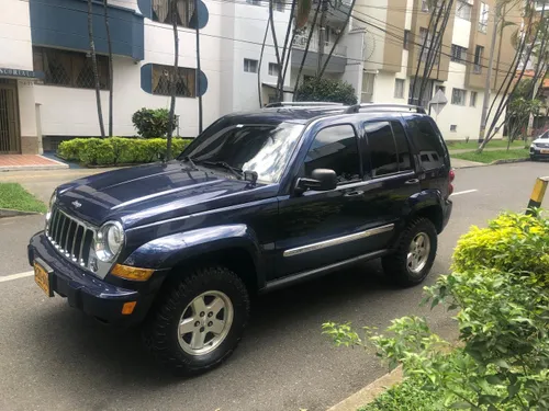 Jeep Cherokee Liberty MODELO 2007 Full Equipo