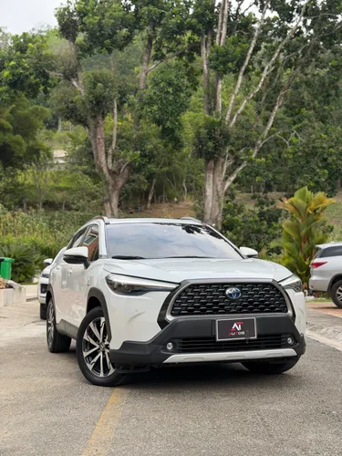 TOYOTA  COROLLA CROSS  SEG  1.8  HIBRIDA  2022