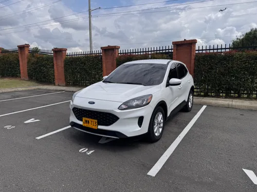 FORD ESCAPE HÍBRIDA SE CON CUERO