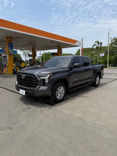 Toyota Tundra 3.5cc Supercrew Sr5 4x2 Gasolina 2024