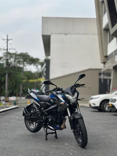 BAJAJ PULSAR NS 200 FI