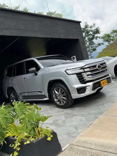 Toyota Sahara LC 300 Zx 2024 diesel 