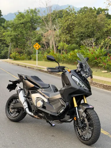 HONDA X-ADV 750