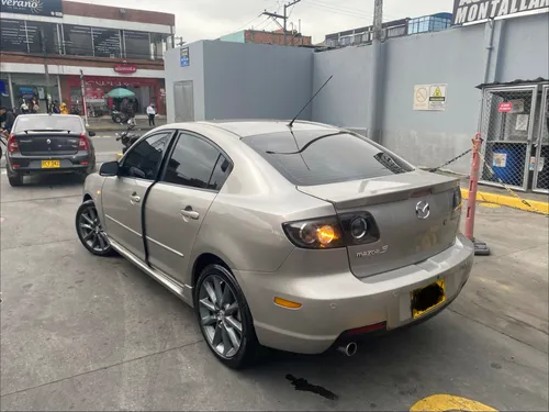 Mazda 3 sedan 4x2 full buen estado estético 