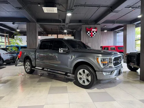 FORD F-150 PLATINUM CREW