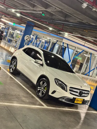 Mercedes Benz  GLA 2015
