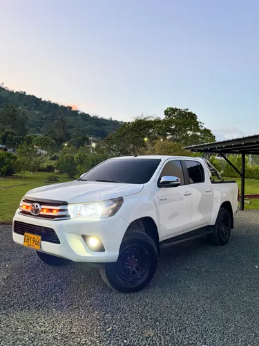 TOYOTA HILUX 2.4 DIÉSEL 4x4 