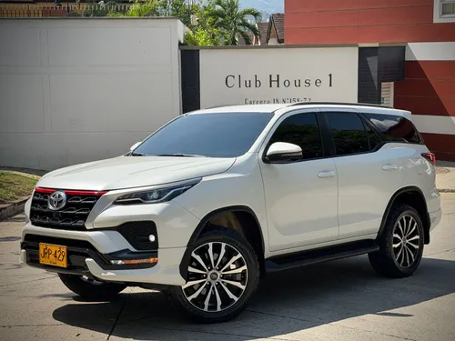 Toyota Fortuner 2.4 diesel SR 2021 