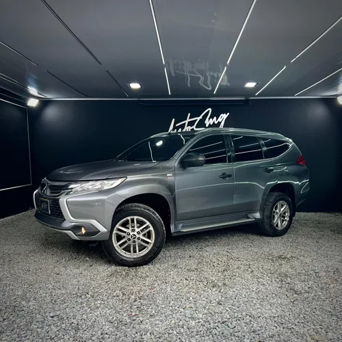 MITSUBISHI MONTERO SPORT GRIS 2.5 2018 AT DIESEL