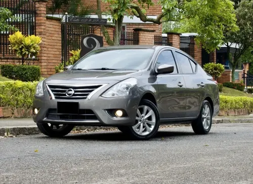 Nissan Versa Advance Mecánico - 2016