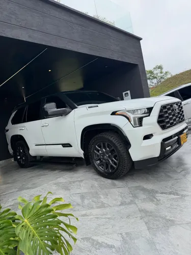 Toyota Sequioa Platinium Híbrida 2025