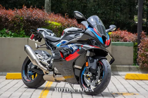 BMW M1000RR 2024