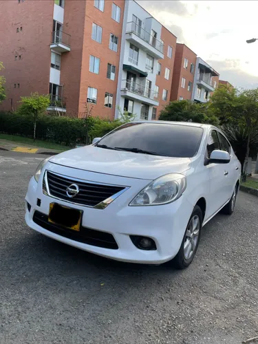 Nissan versa 2014