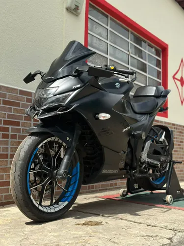 SUZUKI GIXXER 250 SF 2022 CON 30.000 KM