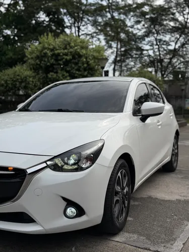 Mazda 2 grand touring mecánico 