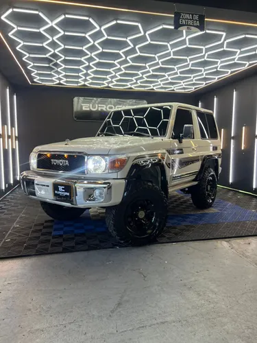 TOYOTA LAND CRUISER 70 4X4 2012