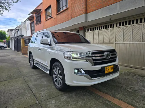 Toyota land cruiser LC200 Sahara vxs 
