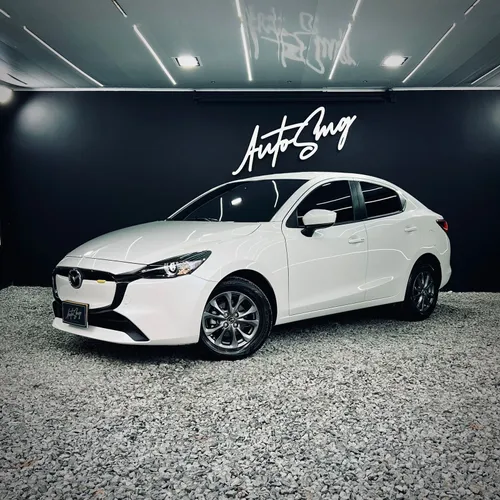 MAZDA 2 TOURING SEDAN BLANCO 1.5 2026 AT