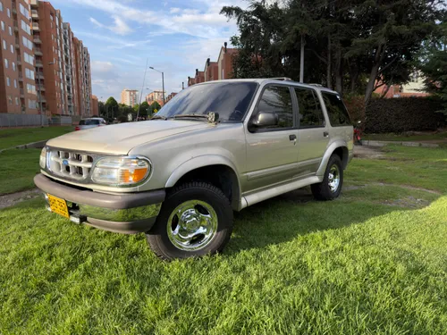 Ford Explorer XLT 4x4