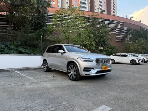 VOLVO XC90 T8 HÍBRIDA ENCHUFABLE MODELO 2022 ÚNICO DUEO  TODOS LOS MANTENIMIENTOS EN CONCESIONARIO