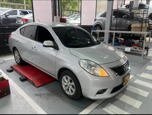 Nissan Versa Advance 2013