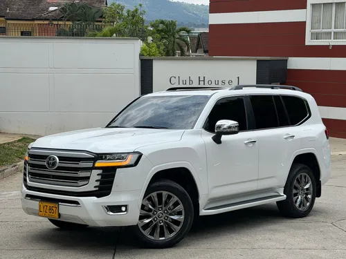 Toyota sahara LC 300 ZX Gasolina 2023