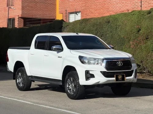 103.000 kms I Toyota I Hilux 2.4 I DIESEL 4x4 I 2019