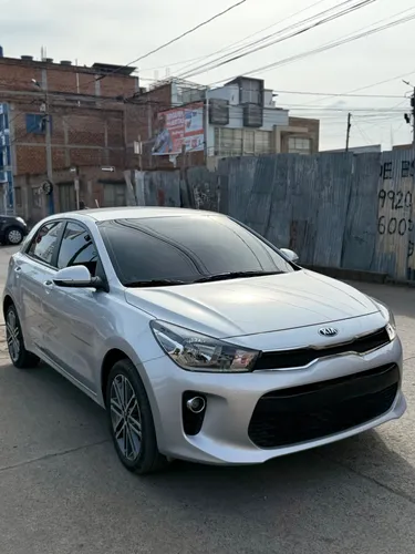Kia río vibrant hatchback 