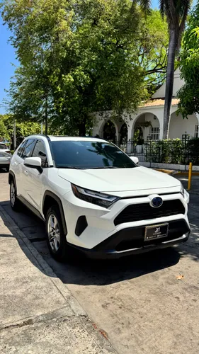 Toyota RAV4 XLE Hybrid 2022