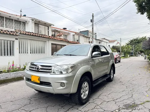Toyota Fortuner SR5 2.7cc 2011