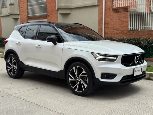 VOLVO XC40 B5 AWD R-DESIGN MHEV 2022
