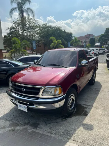 FORD F-150 XLT 4X2