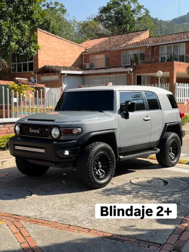 TOYOTA FJ CRUISER 4.0