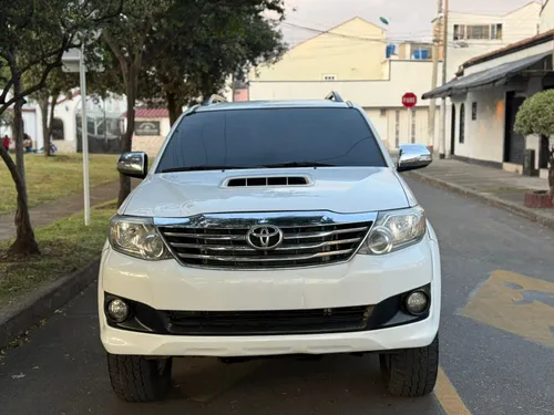 TOYOTA FORTUNER 