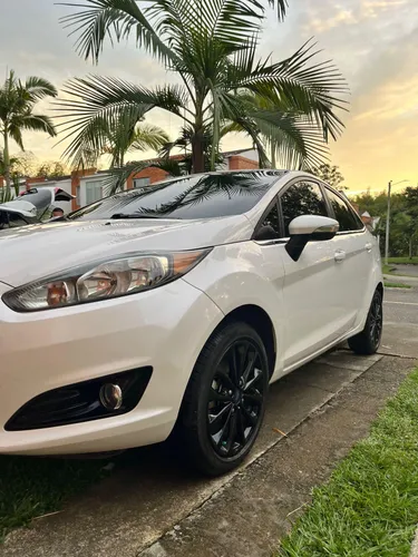 Ford Fiesta SportBack titanium sedan 