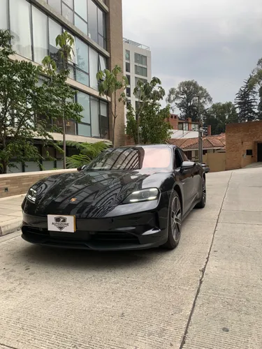 Porsche Taycan 4S  2025