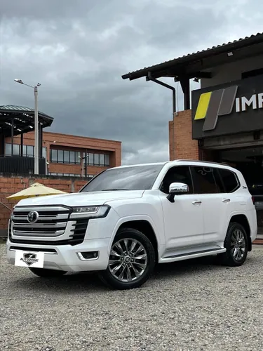 Toyota Land Cruiser LC300 VXR  2022