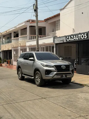 Toyota Fortuner SRV 4x4 2022 