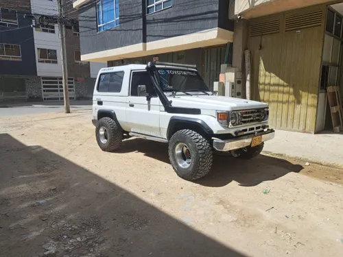 TOYOTA LAND CRUISER FZJ73  