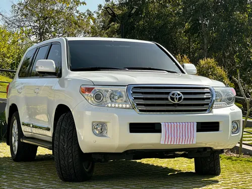 TOYOTA Sáhara  LC200 48.000 KM EXCELENTES CONDICIONES 