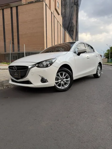 Mazda 2 Touring Sedan 2020