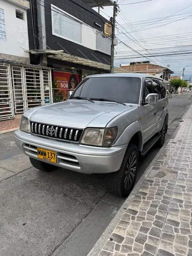 Toyota Prado VX 1999 en muy buen estado  Cambio solo a vehículo de mi interés