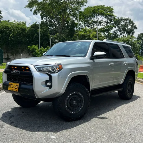 TOYOTA 4RUNNER SR5 