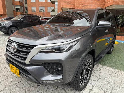 Toyota Fortuner SR 2.4 Turbo Diésel 4x2 2022