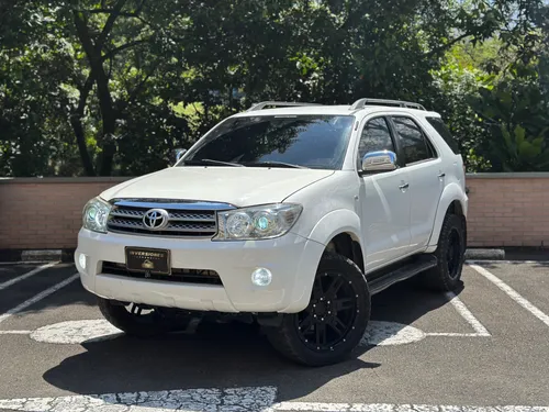 Toyota Fortuner 2.7 4X4 2011 