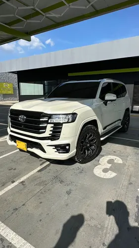 TOYOTA LC 300 GXR BLINDADA